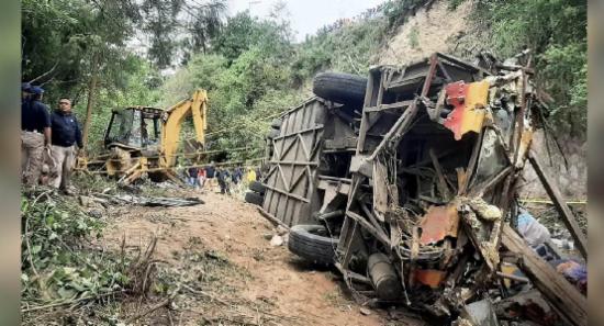 මෙක්සිකෝවේ බස් අනතුරකින් පුද්ගලයින් 27ක් මරුට